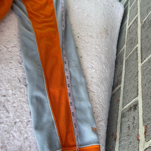 The North Face Men  M Sweatshirt Carrot/Dark Gray Lightweight Fleece 1/4 zipper - Picture 6 of 8